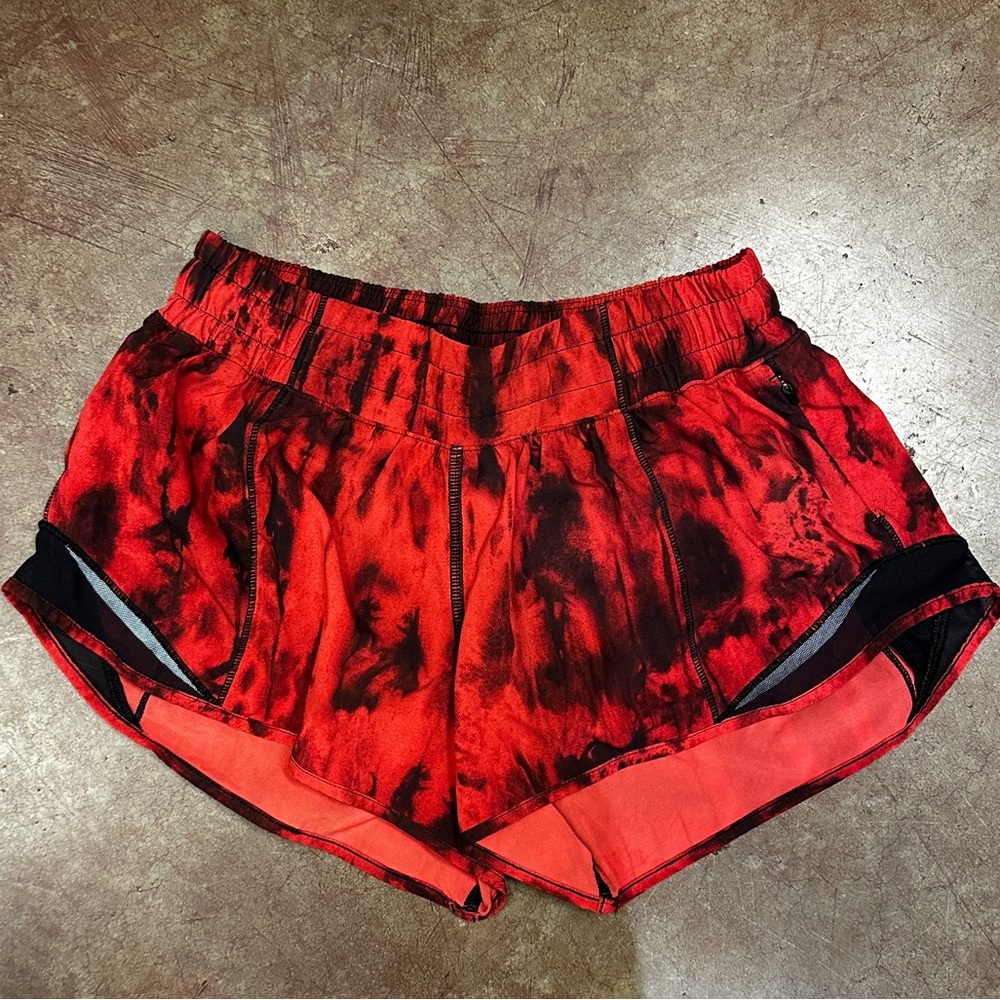 Lululemon Hotty Hot Shorts, Size 4 2.5 inch